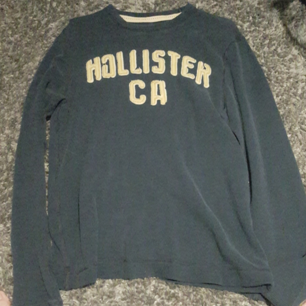 Long Sleeve Hollister t-shirt